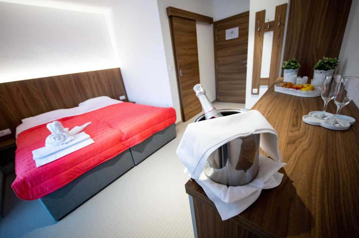 Gostilna Pugelj Hotell Novo Mesto Exteriör bild