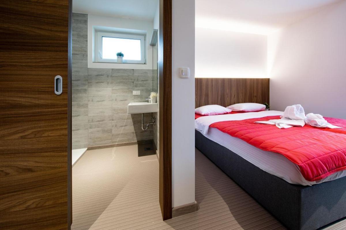 Gostilna Pugelj Hotell Novo Mesto Exteriör bild