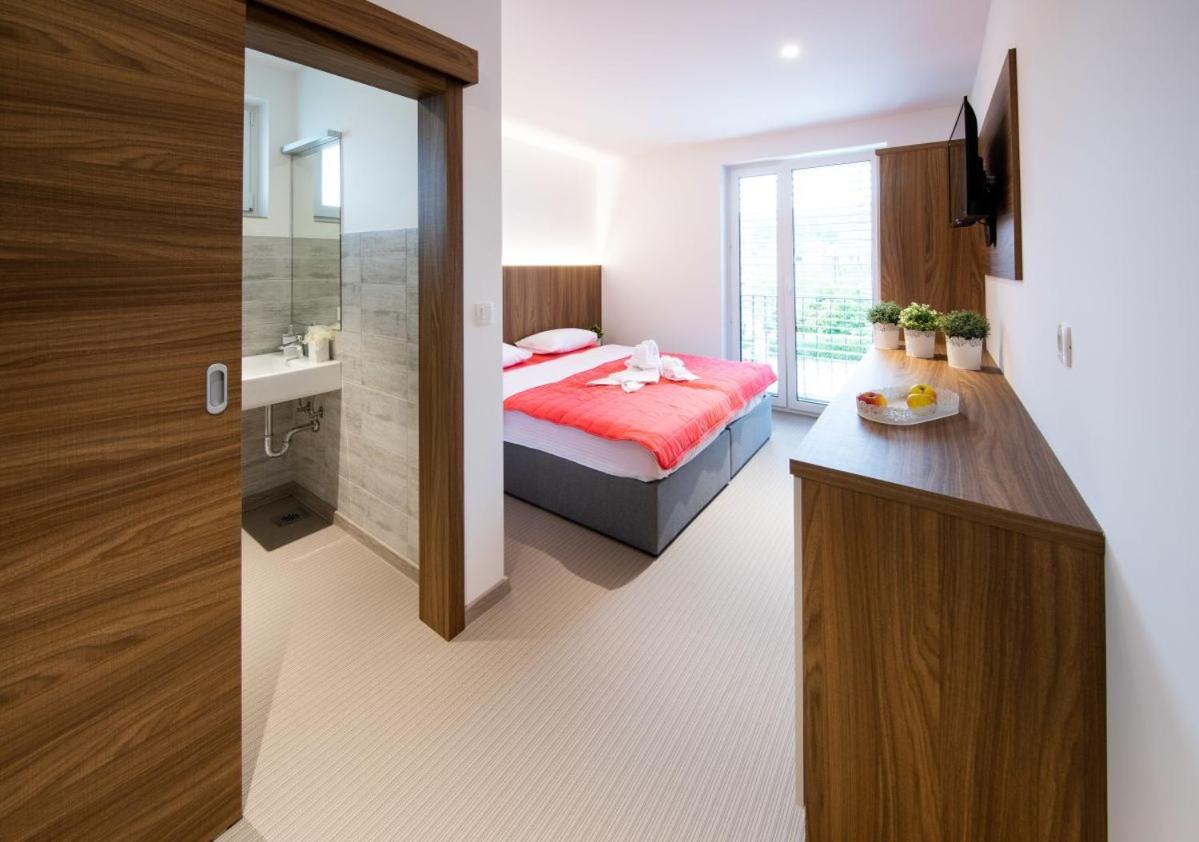 Gostilna Pugelj Hotell Novo Mesto Exteriör bild